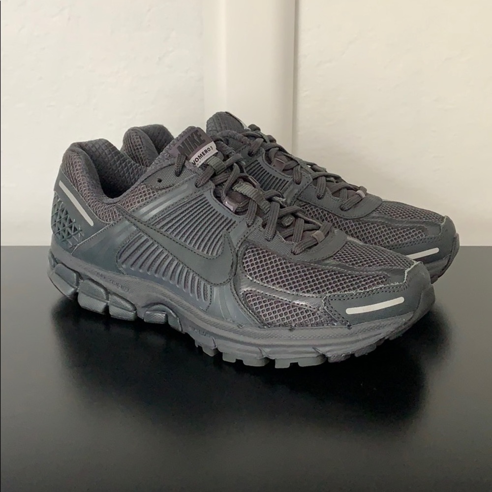 Nike vomero 5 black size 10
